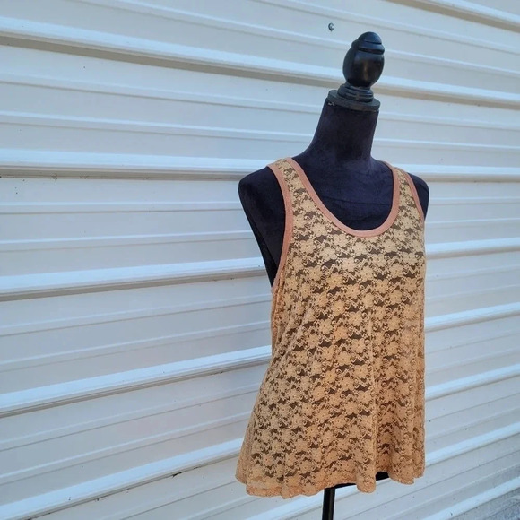 H.I.P. Womens Tank Top USA Yellow Floral Sleeveless Stretch Lace Blouse Sz L - Picture 5 of 9